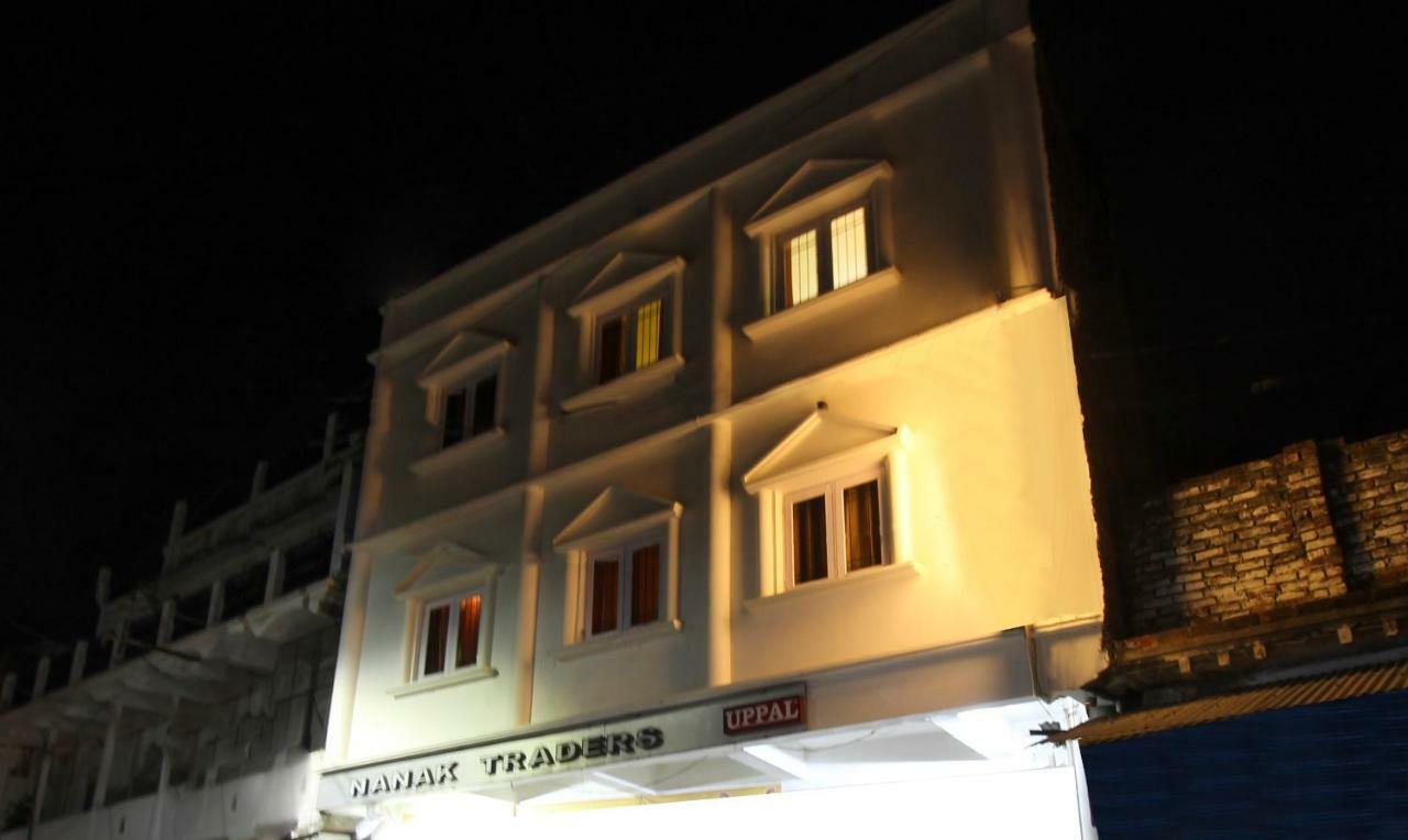 Itsy Hotels Royal Monarch Gorakhpur Exterior foto